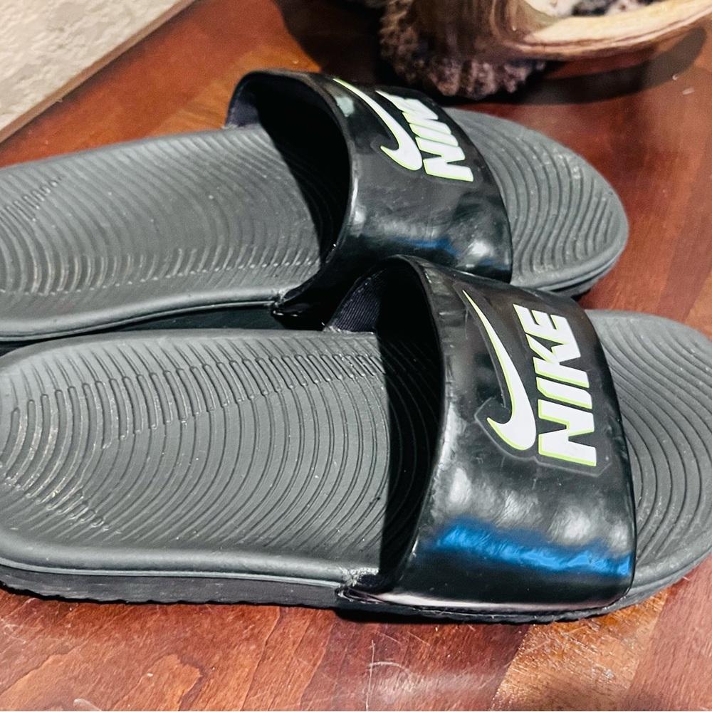 Nike Black and White Slide Sandals - Picture 2 of 7